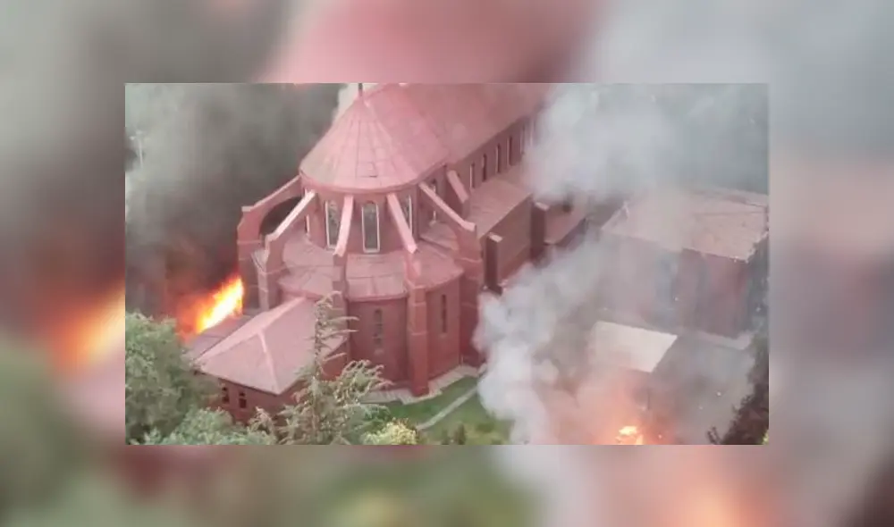 Vista aérea de la Iglesia San Francisco de Borja en Santiago.
