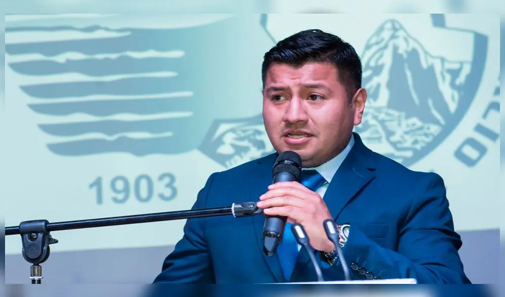 El presidente de la Cámara de Comercio del Cusco, Joe Farfán Cusihuamán, hace invocación.