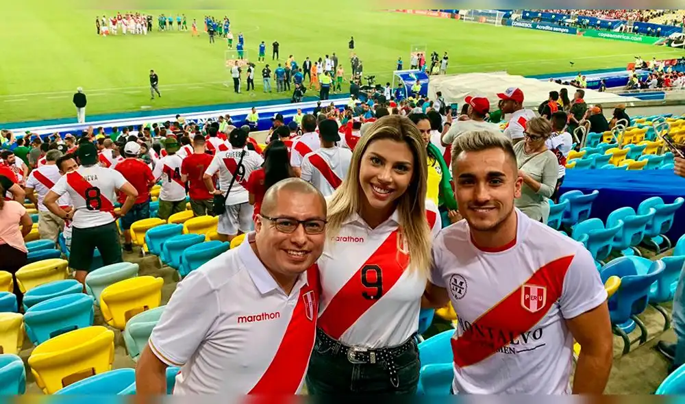Captan a Alondra García Miró alentando a Paolo Guerrero y a la selección