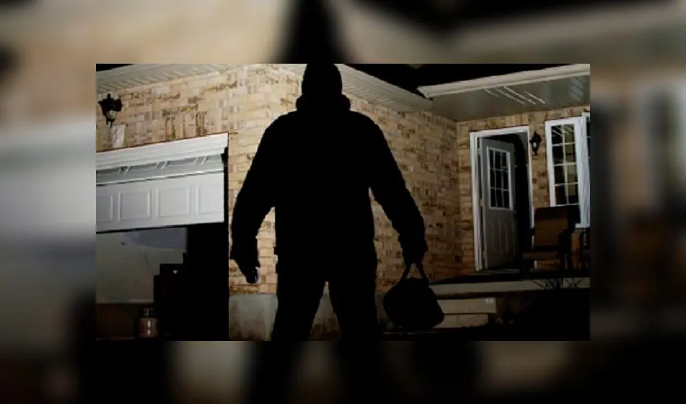 El dueño de la casa llamó al 911 al percatarse del intruso. Foto: Difusión El dueño de la casa llamó al 911 al percatarse del intruso. Foto: Difusión