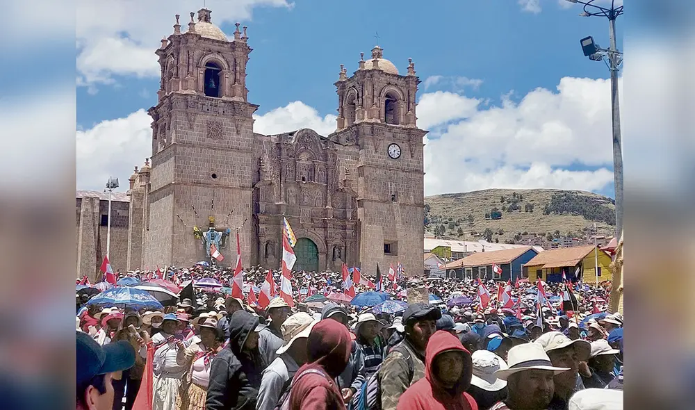 Puno. Cerca de 25.000 pobladores aimaras llegaron desde el sur hacia la capital de la región para exigir la renuncia de Dina Boluarte. Foto: difusión Puno. Cerca de 25.000 pobladores aimaras llegaron desde el sur hacia la capital de la región para exigir la renuncia de Dina Boluarte. Foto: difusión