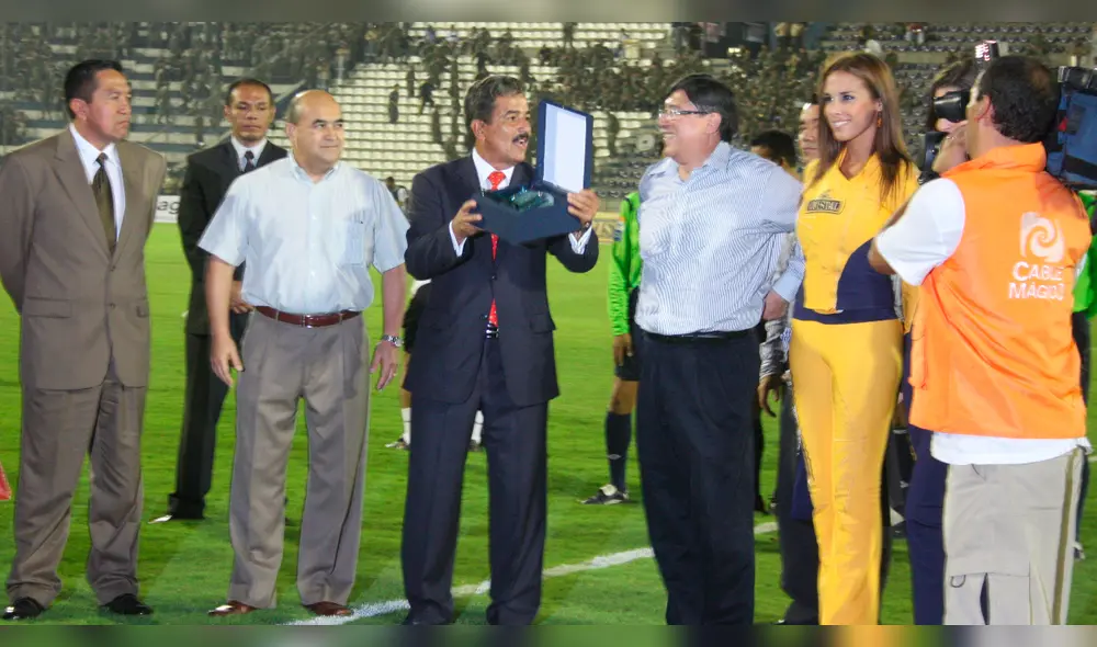 Alianza Lima: Jorge Luis Pinto se quiebra al recordar la vez que un hincha le dio la camiseta en el Mundial Brasil 2014