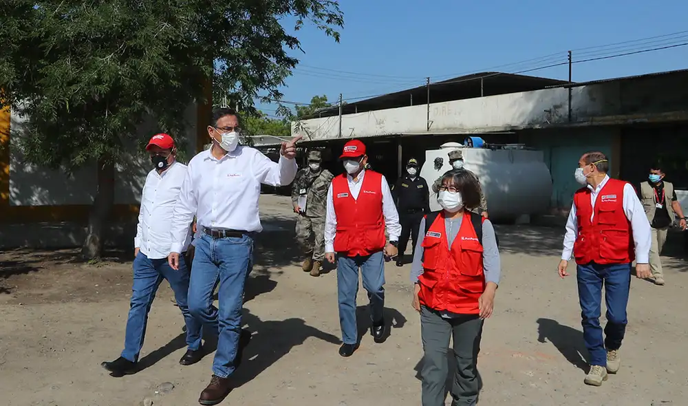 Martín Vizcarra supervisó los almacenes de la Diresa de Piura tras envío de medicinas y material médico. Foto: Presidencia.