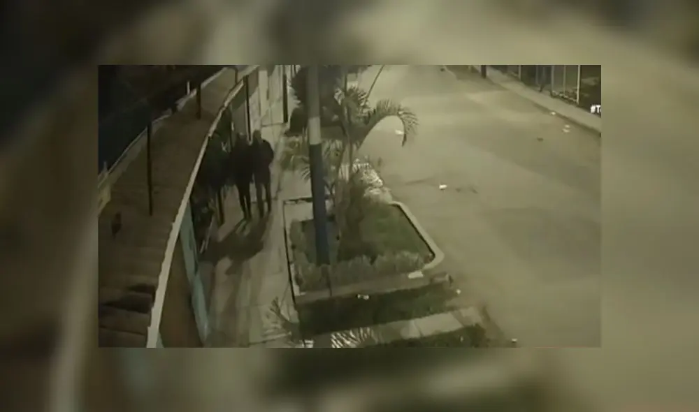 Dos emprendedores se convirtieron en víctimas de la delincuencia horas después de la inauguración de sus puestos./ Créditos: Captura panamericana tv