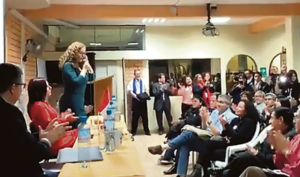 Respaldo. Bartra instó a “La Resistencia” a continuar con los actos contra opositores del fujimorismo.