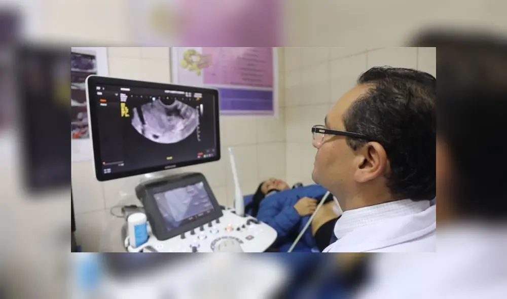 Especialistas en medicina fetal del Servicio de Obstetricia Médica realizaron la intervención. (Foto: Captura de video / EsSalud) Especialistas en medicina fetal del Servicio de Obstetricia Médica realizaron la intervención. (Foto: Captura de video / EsSalud)