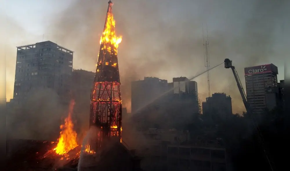 “Quemar iglesias es una expresión de brutalidad”, afirmó el ministro del Interior y Seguridad, Víctor Pérez. Foto: AFP “Quemar iglesias es una expresión de brutalidad”, afirmó el ministro del Interior y Seguridad, Víctor Pérez. Foto: AFP