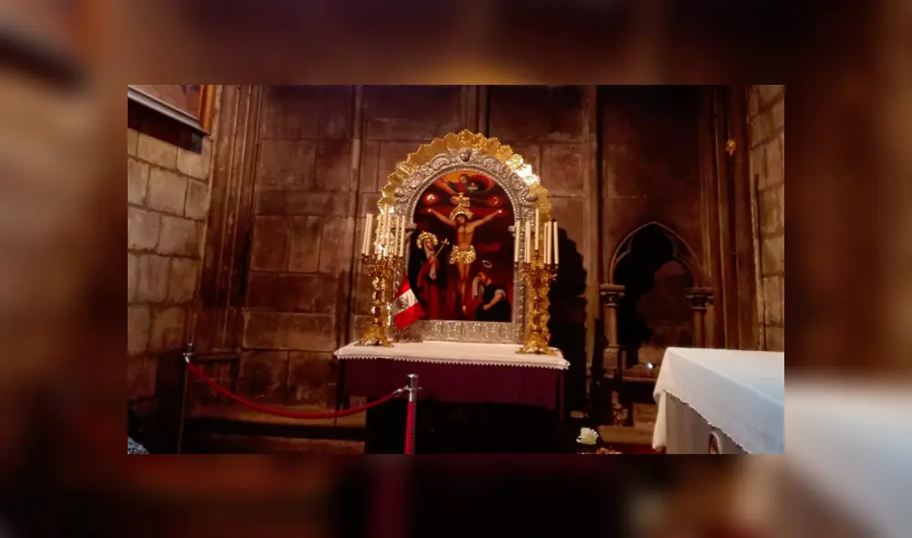 Fieles recuerdan imagen del Señor de los Milagros en la catedral de Notre Dame 