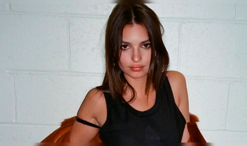 Emily Ratajkowski celebra su cumpleaños con un provocativo tatuaje