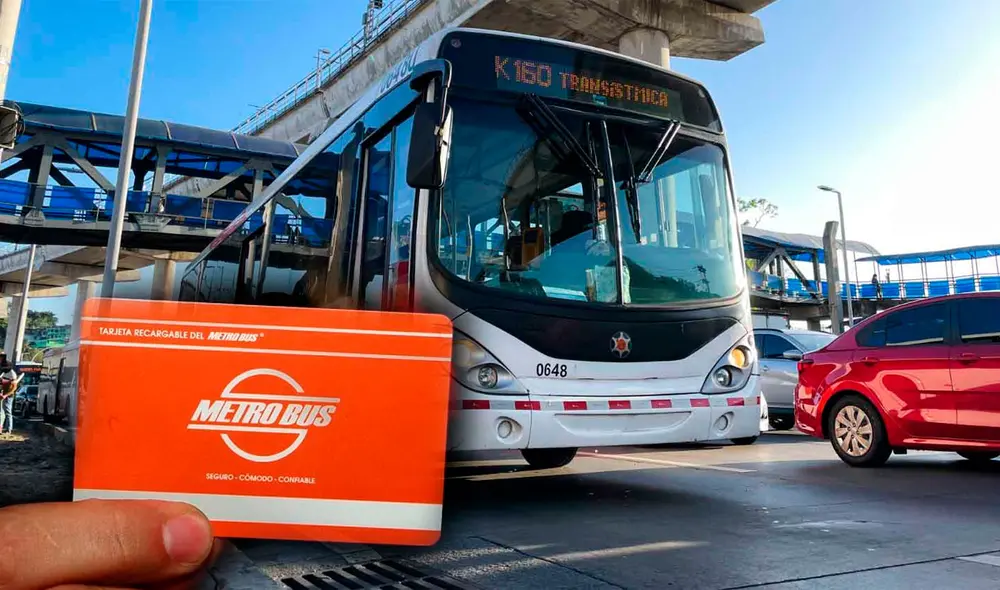 La tarjeta del MetroBus puede recargarse tanto de forma presencial como vía web. Foto: composición LR / El Capital Financiero / NexPanama