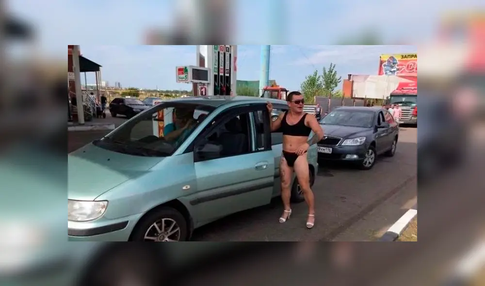 Desliza hacia la izquierda para ver las fotos del viral de Facebook, donde aparece un grupo de hombre vestidos con bikini. Desliza hacia la izquierda para ver las fotos del viral de Facebook, donde aparece un grupo de hombre vestidos con bikini.