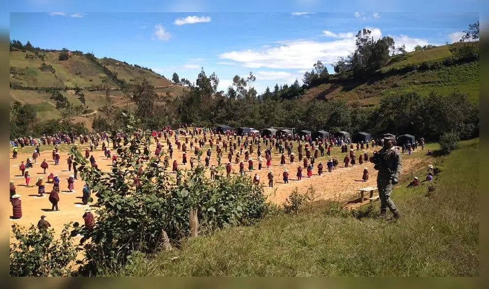 Pobladores mantuvieron el orden para cobrar bonos.
