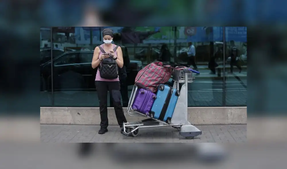 Mientras que algunos pudieron alcanzar boletos para volar antes del cierre de fronteras, otros buscan opciones para alojarse los próximos 15 días. (Foto: Antonio Melgarejo / La República) Mientras que algunos pudieron alcanzar boletos para volar antes del cierre de fronteras, otros buscan opciones para alojarse los próximos 15 días. (Foto: Antonio Melgarejo / La República)