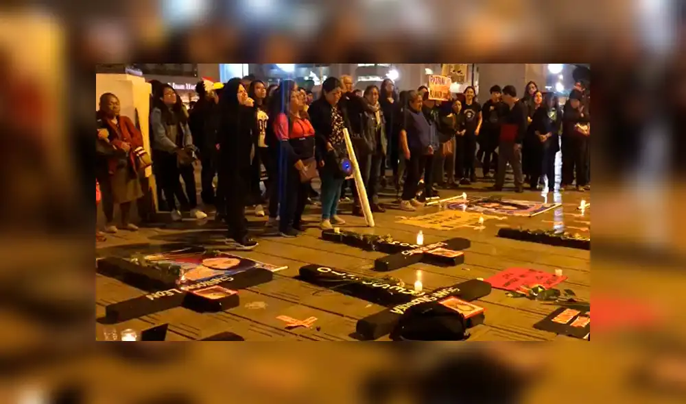 Colectivo de madres y hermanas que fueron víctimas de feminicidio también marchan contra "todas las violencias". Foto: RTV Colectivo de madres y hermanas que fueron víctimas de feminicidio también marchan contra "todas las violencias". Foto: RTV