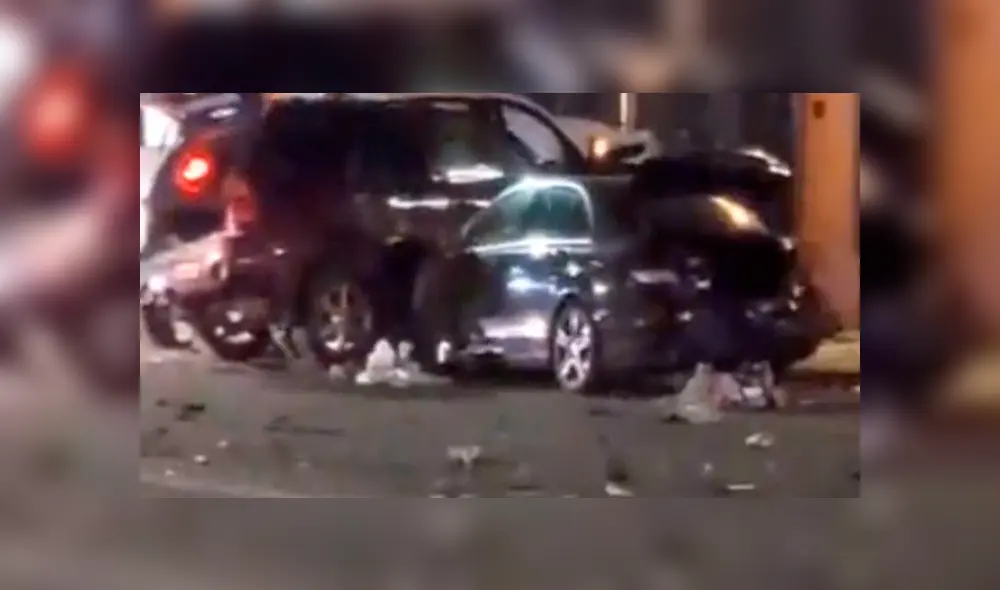 Conductor que iba a excesiva velocidad impacta contra varios vehículos y mata a padre e hijo [VIDEO]