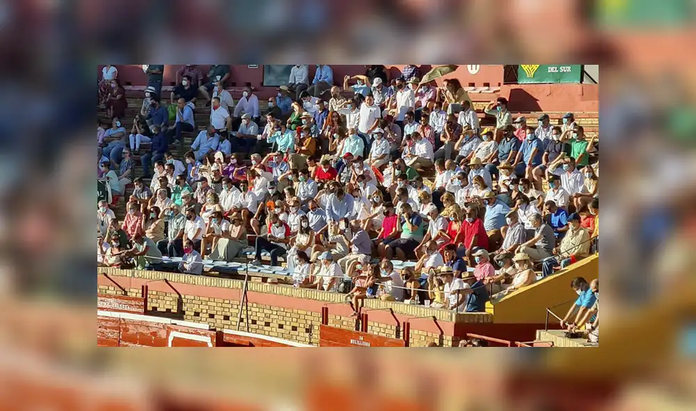 La Plaza de Toros de La Merced de Huelva se ha convertido en escenario de la polémica tras no respetar las medidas de prevención frente al coronavirus. Foto: redes sociales.