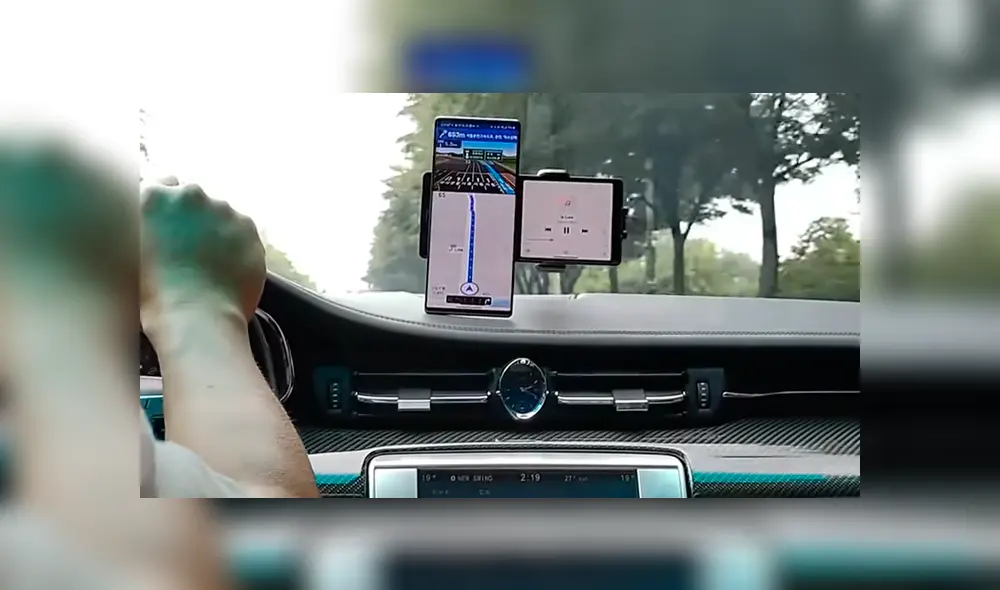 El equipo tiene dos pantallas. Foto: Captura / YouTube.