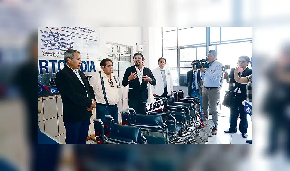 GOBERNADOR ELMER CACERES LLICA VISITO HOSPITAL HONORIO DELGADO GOBERNADOR ELMER CACERES LLICA VISITO HOSPITAL HONORIO DELGADO