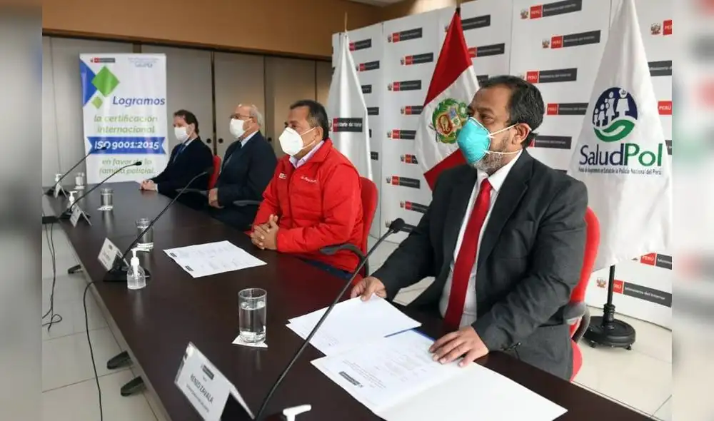 El ministro César Gentille  encabezó la ceremonia de entrega de la Certificación ISO 9001. Foto: Mininter