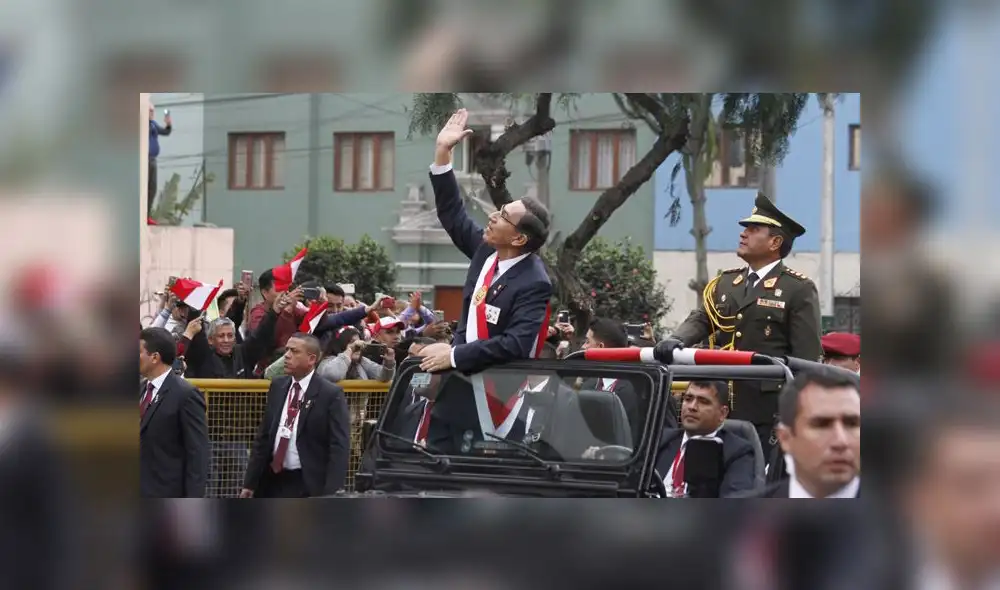 Familias enteras disfrutaron del variado y colorido cronograma del Desfile Militar. (Foto: La República)