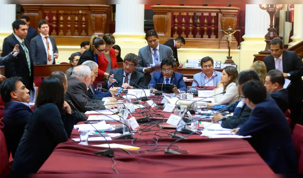 Bancadas se retirarían de Subcomisión de Acusaciones Constitucionales por caso Chávarry Bancadas se retirarían de Subcomisión de Acusaciones Constitucionales por caso Chávarry