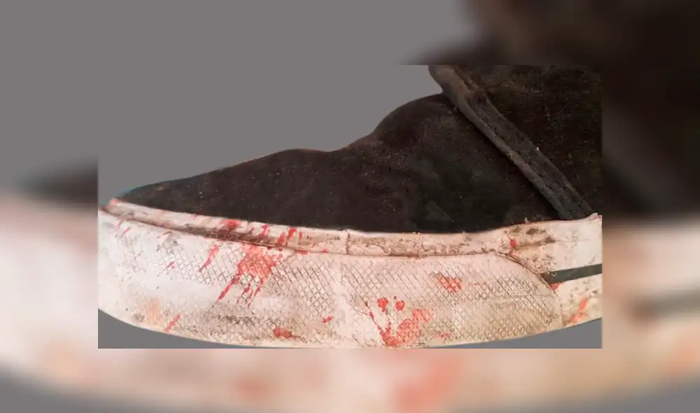 Las autoridades deberán identificar a quién pertenece el par de zapatillas con las manchas de sangre. (Captura: Clarín) Las autoridades deberán identificar a quién pertenece el par de zapatillas con las manchas de sangre. (Captura: Clarín)
