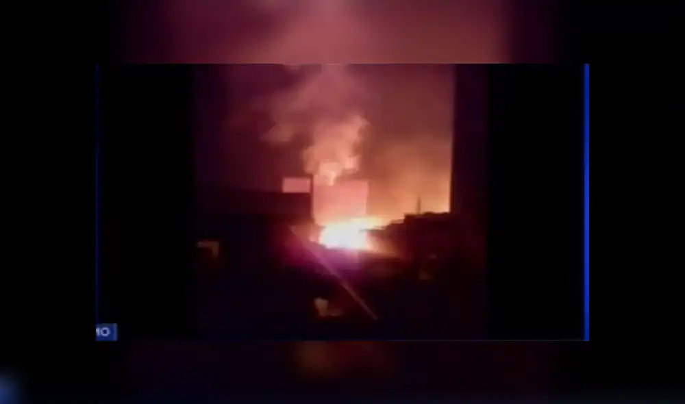 SJL: bomberos controlaron incendio que afectó carpintería en Campoy [VIDEO] 