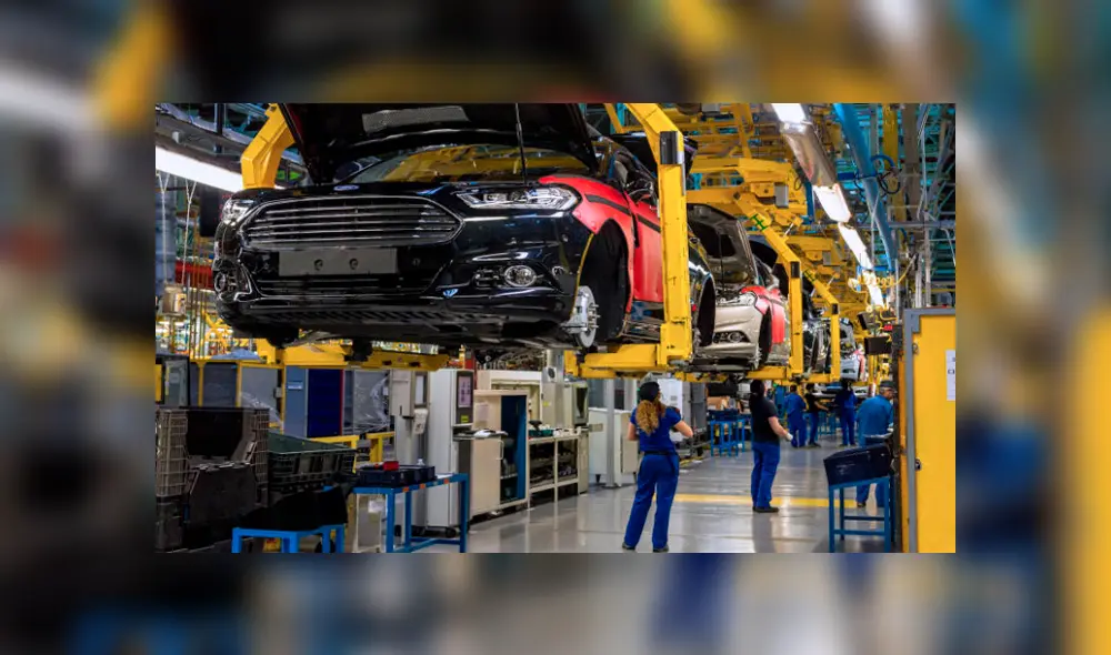 Ford cierra Almusafes una semana tras detectar tres casos positivos. Ford cierra Almusafes una semana tras detectar tres casos positivos.