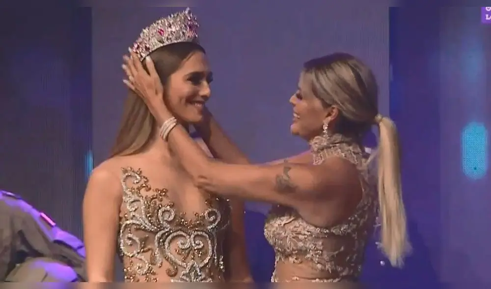 Ángela Ponce y Jessica Newton