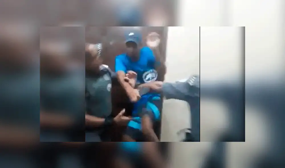 Policías agreden y amenazan a estudiantes en el interior de una escuela [VIDEO]