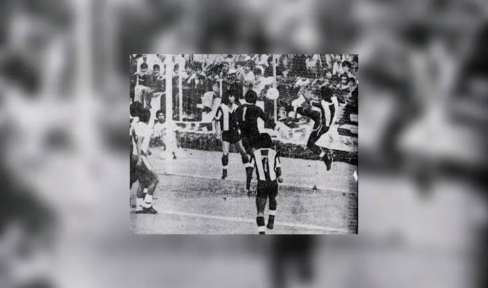 En 1975, Alianza Lima jugó una 'final' ante Alfonso Ugarte, de Puno, de la que logró salir victorioso. Foto: Historial Blanquiazul. En 1975, Alianza Lima jugó una 'final' ante Alfonso Ugarte, de Puno, de la que logró salir victorioso. Foto: Historial Blanquiazul.