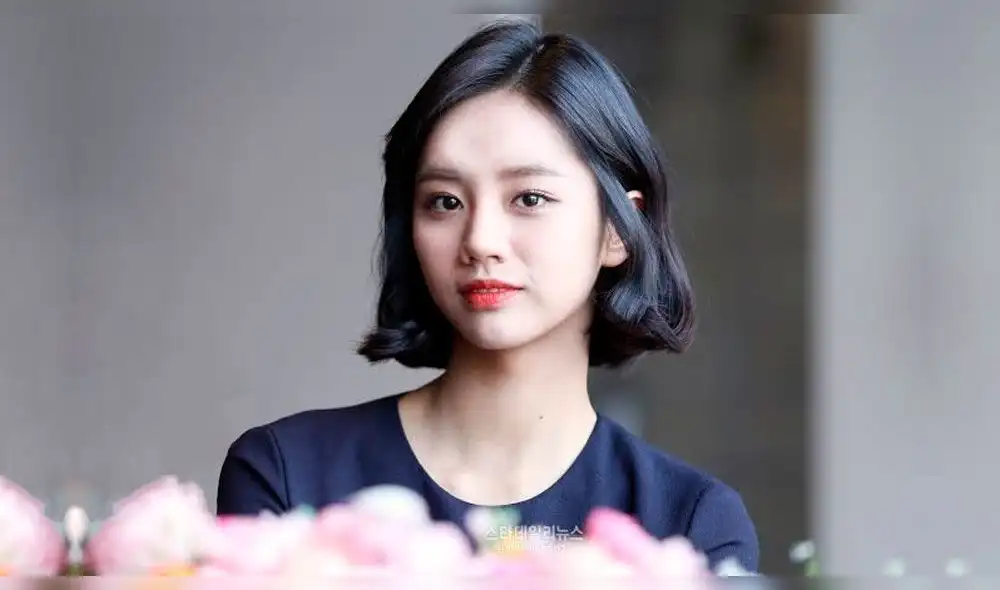 Lee Hye-ri más conocida por su nombre monónimo Hyeri, es una cantante y actriz surcoreana. Es la más joven entre los miembros del grupo Girl's Day.