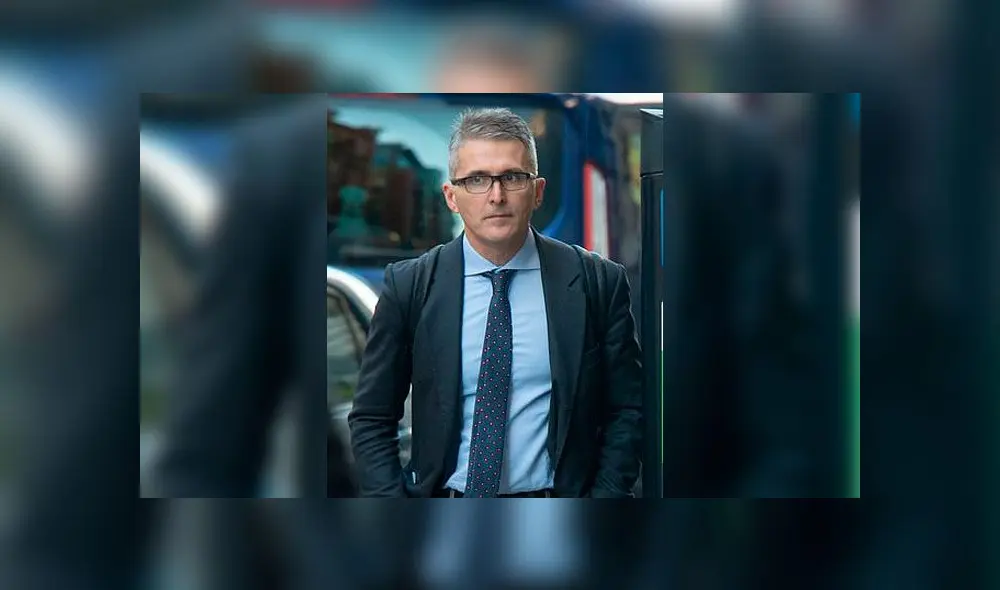 El cirujano indicó que la mujer lo invitó a un restaurante para agradecer sus servicios de la cirugía.