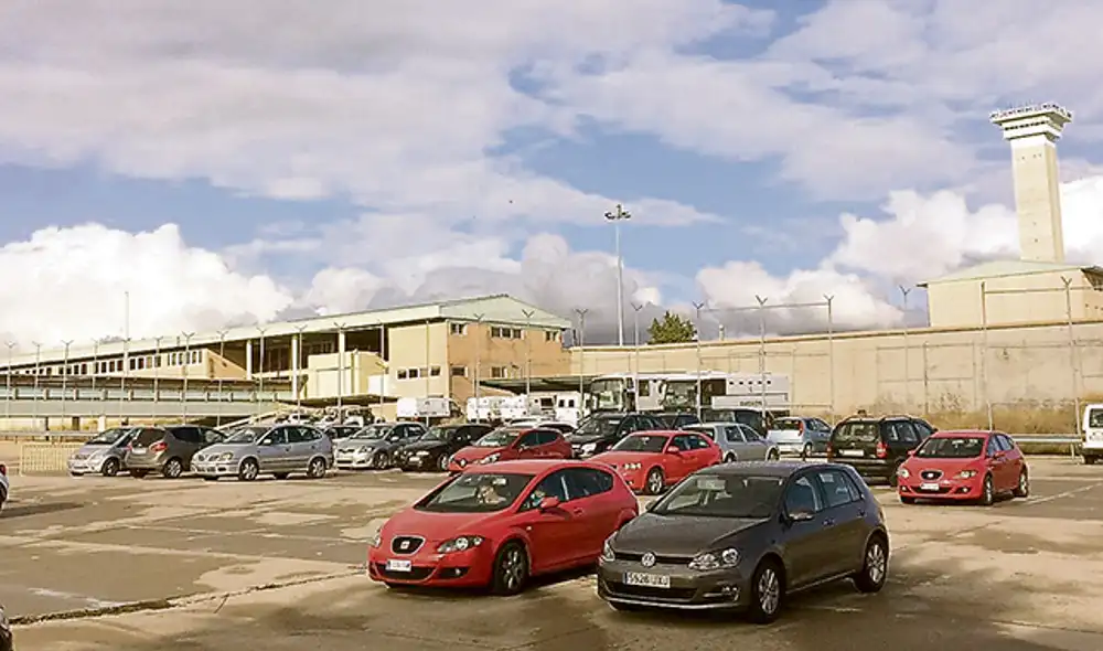 Madrid. Exteriores de la prisión Soto del Real, donde se reunieron en privado Hinostroza y Bustamante. Madrid. Exteriores de la prisión Soto del Real, donde se reunieron en privado Hinostroza y Bustamante.