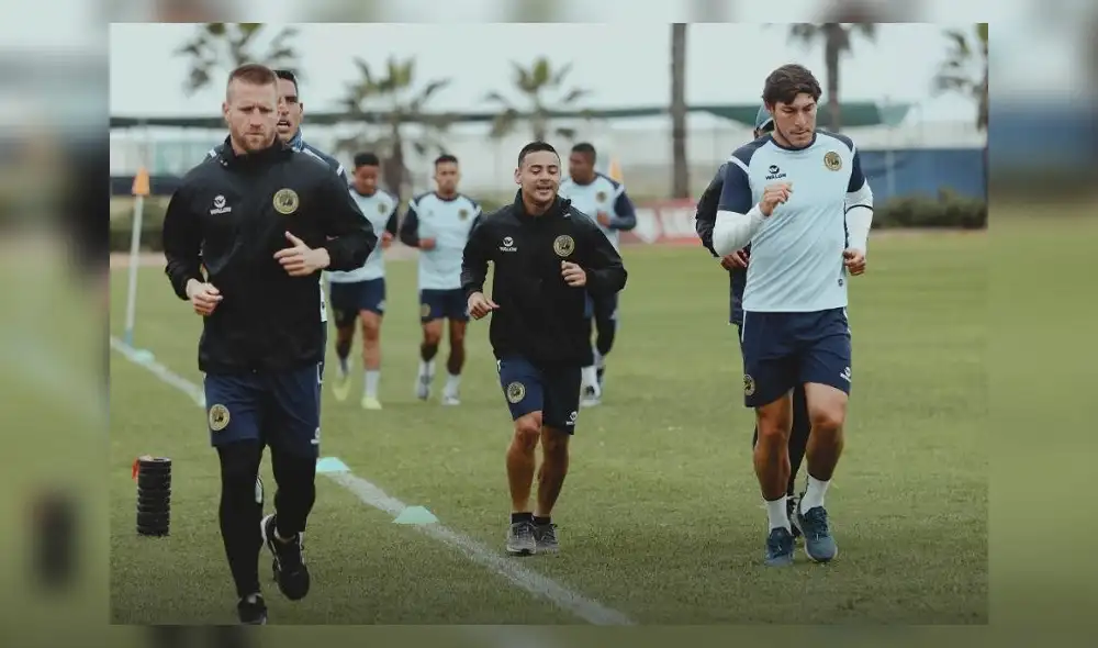 Futbolistas de Cusco FC se mentalizan en Cienciano (Foto: Cusco FC)