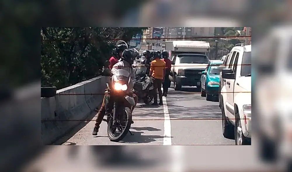 Personas que no se identificaron trataron de secuestrar al equipo de seguridad de Juan Guaidó. Foto: Twitter Personas que no se identificaron trataron de secuestrar al equipo de seguridad de Juan Guaidó. Foto: Twitter