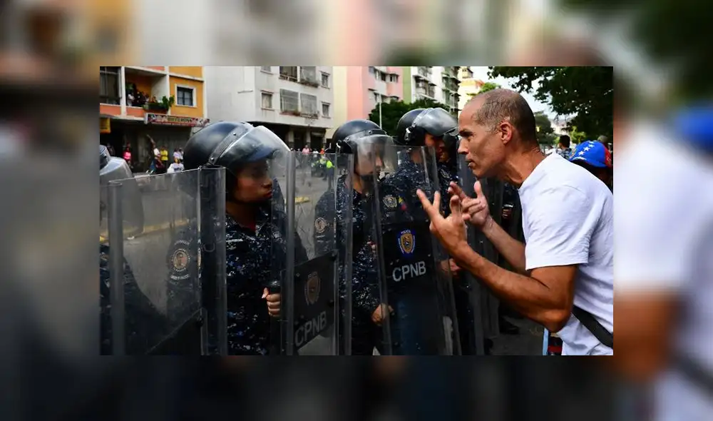 Guaidó afirma que no descarta 'intervención militar' para derrocar a Maduro