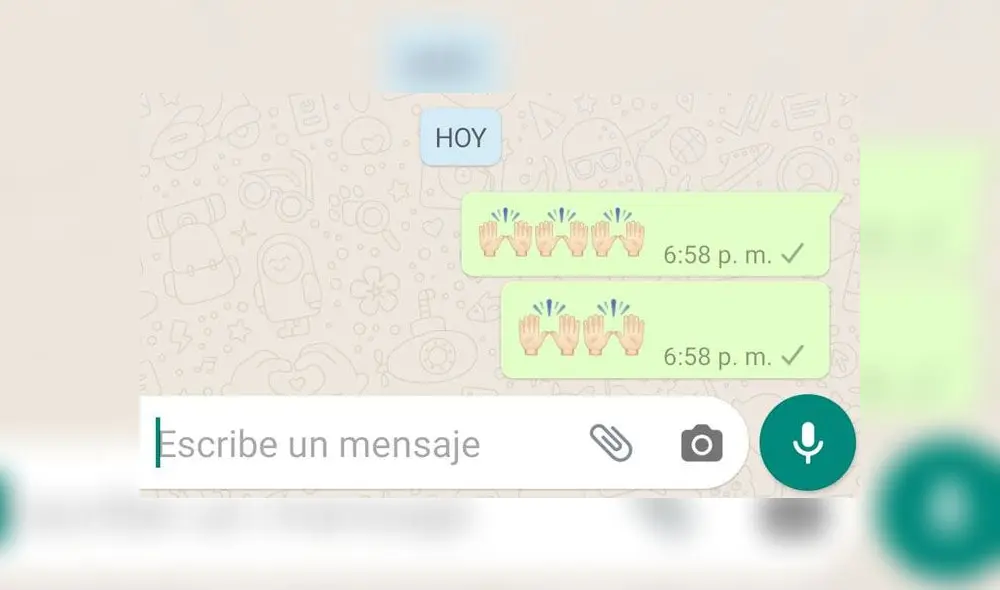 El emoji de WhatsApp de las manos levantadas.