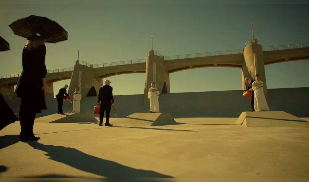 Muerte de Miriam Mead en la hoguera. De fondo la presa Sepúveda. American Horror Story: Apocalypse.