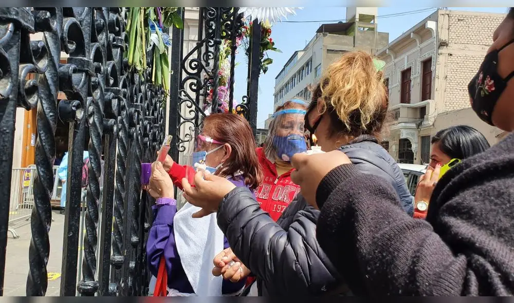 Fieles no se quieren perder la tradicional costumbre de asistir a la misa en homenaje al Cristo de Pachacamilla. Luis Villanueva URPI-GLR Fieles no se quieren perder la tradicional costumbre de asistir a la misa en homenaje al Cristo de Pachacamilla. Luis Villanueva URPI-GLR