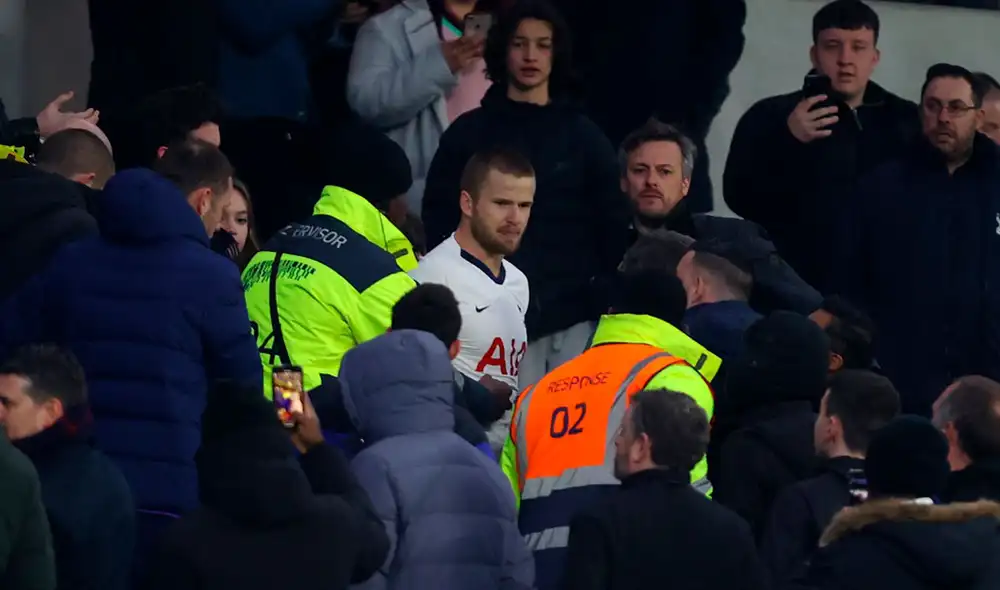 Eric Dier se agarró a golpes con un hincha tras insultos racistas. Foto: Twitter Eric Dier se agarró a golpes con un hincha tras insultos racistas. Foto: Twitter