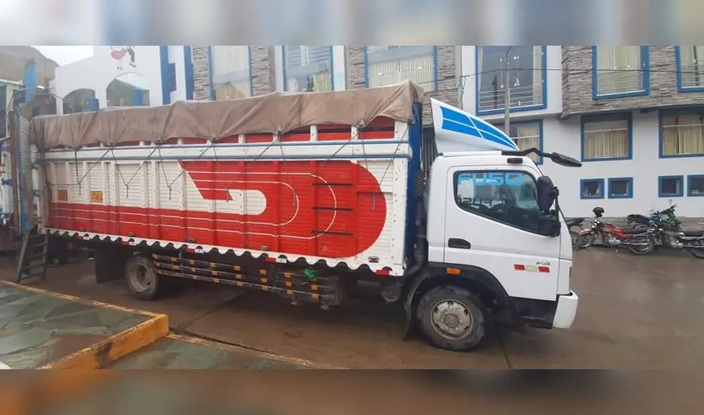 Vehículos transportan los alimentos.