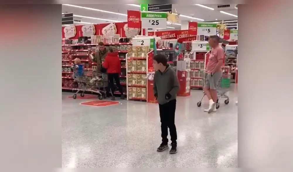 YouTube: Niño autista cautiva cantando canción de Michael Jackson  [VIDEO] 