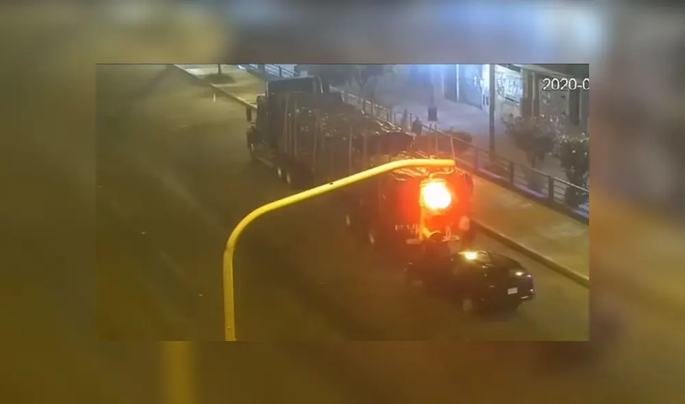 Sujetos colocaron los sacos de arroz dentro del auto y ellos quisieron fugar a pie. (Foto: Captura de video / ATV noticias) Sujetos colocaron los sacos de arroz dentro del auto y ellos quisieron fugar a pie. (Foto: Captura de video / ATV noticias)