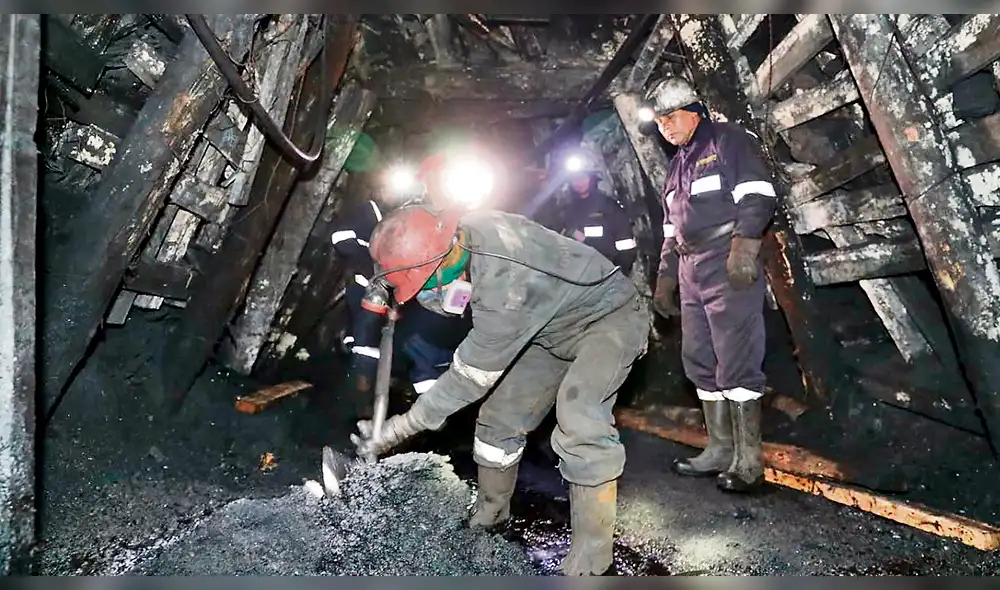 Rescatan con vida a los 4 mineros atrapados en Oyón