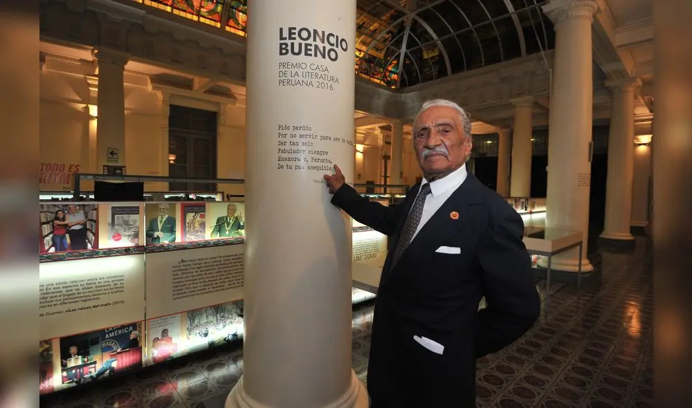 En el 2016 fue distinguido con el Premio Casa de la Literatura Peruana.