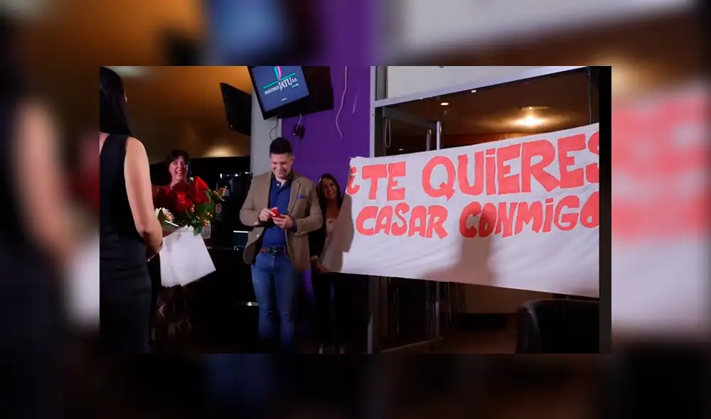 Desliza hacia la izquierda para ver la inesperada sorpresa que se llevó la joven al recibir la propuesta de matrimonio de su pareja.