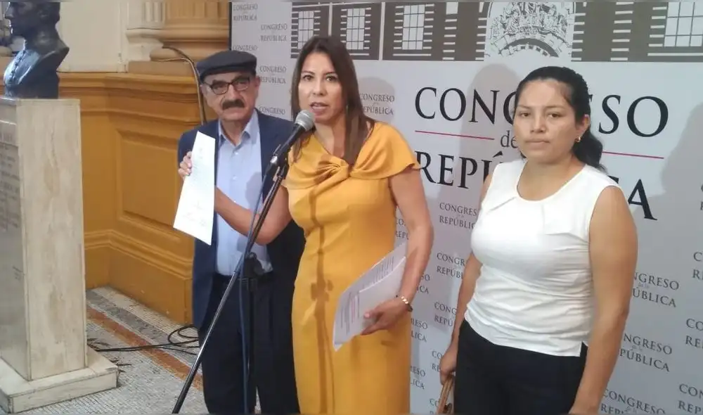 Enrique Fernández Chacón, Mónica Saavedra y María Isabel Bartolo Romero. Enrique Fernández Chacón, Mónica Saavedra y María Isabel Bartolo Romero.