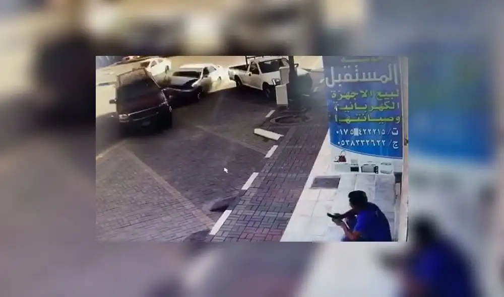 YouTube: Trágico final de un joven que chateaba por su celular en el lugar equivocado 