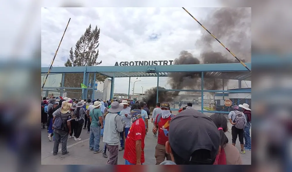 Manifestantes toman planta de empresa Gloria. Foto: HBA Noticias Manifestantes toman planta de empresa Gloria. Foto: HBA Noticias